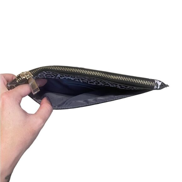 NWT Chico’s Faux Leather Leopard Print Wristlet - Picture 5 of 9